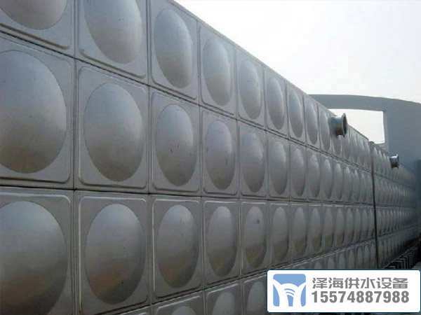 大型<a href=http://m.lining-shop.net.cn/ target=_blank class=infotextkey>不銹鋼消防水箱</a>施工中